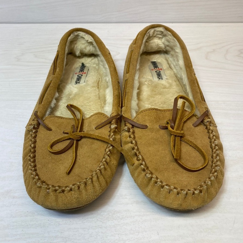 Minnetonka Womens 10 Cally Moccasin Slipper Tan Suede Faux Fur Lining 4011 Flat